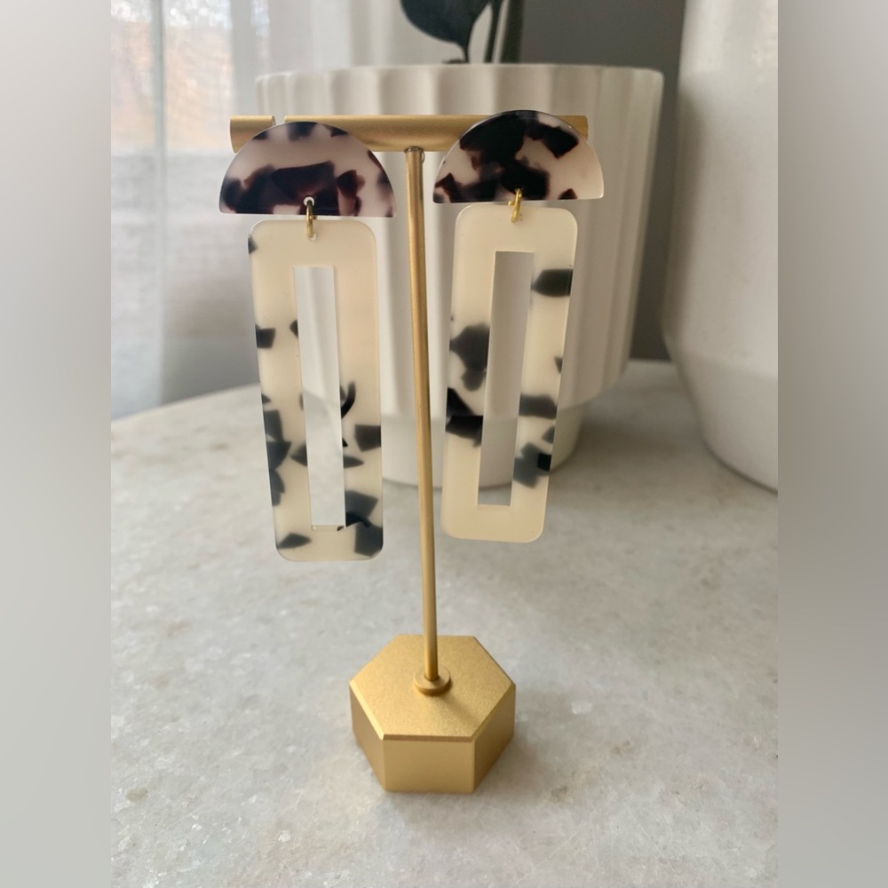 Blonde tortoise earrings